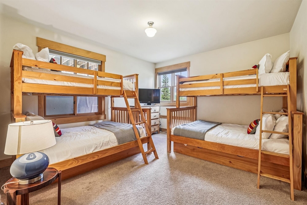 Little Bear Lodge 4 Bedroom Home