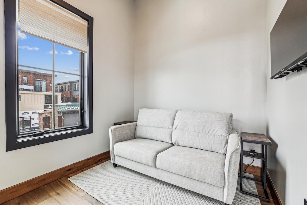 Decked Out Downtown 3 Bedroom Townhouse