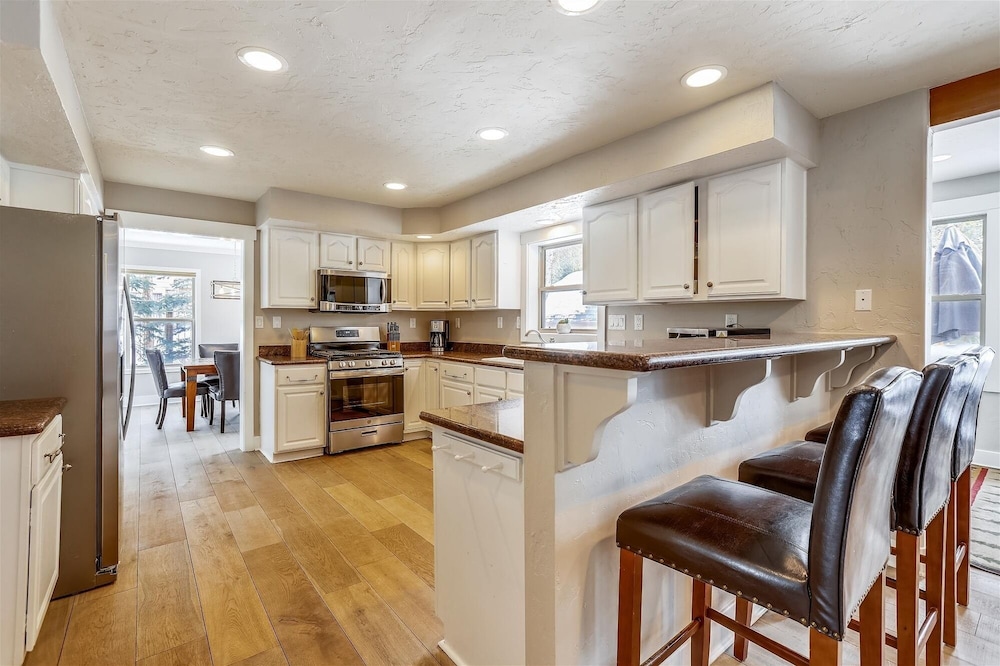 On The Rocks 4 Bedroom Home by RedAwning