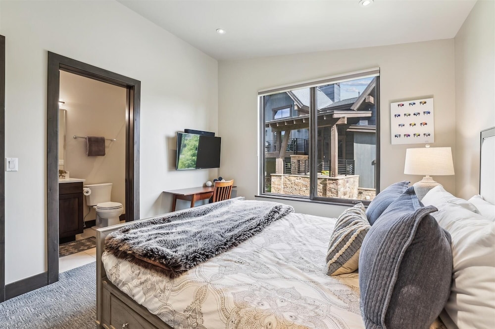 Chateau Breck 4 Bedroom Townhouse