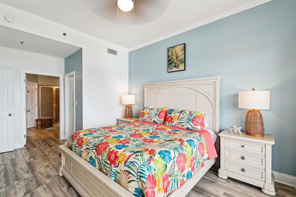 Laketown Wharf 2123 3 Bedroom Condo