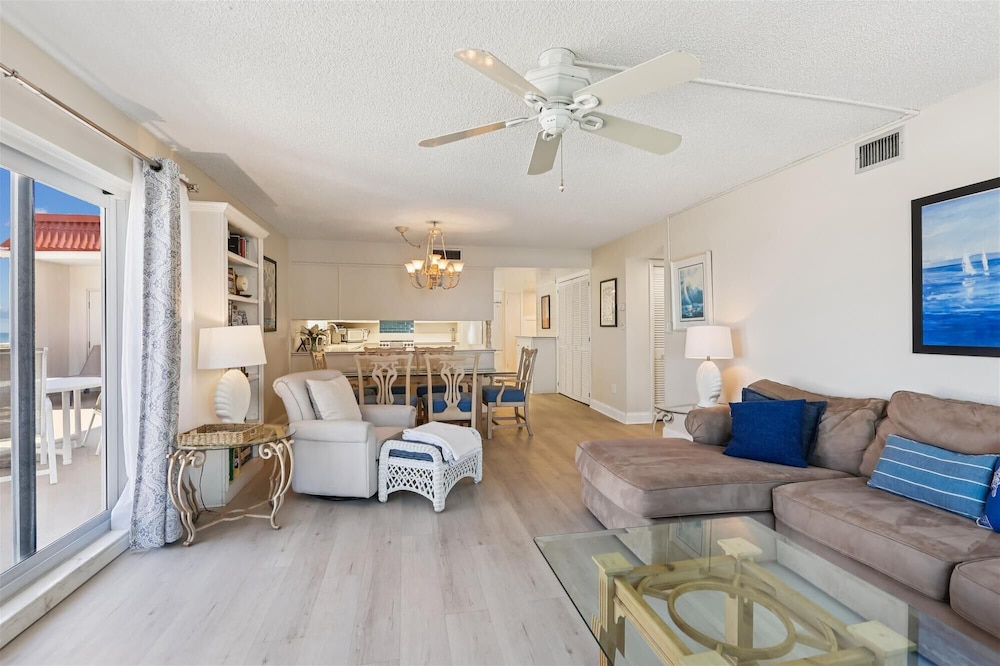 Oceanfront 3BR Condo: Gated, Breathtaking View