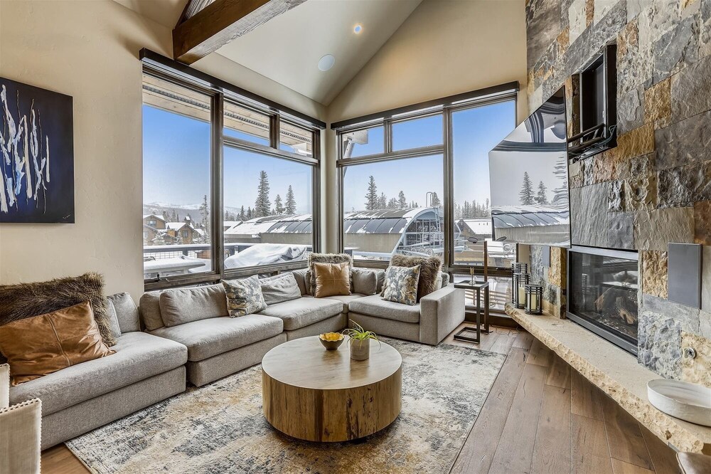 Falcon Haus 4 Bedroom Townhouse by RedAwning