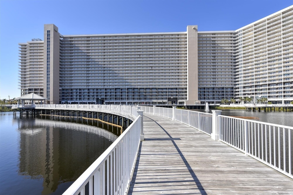 Laketown Wharf 338 3 Bedroom Condo