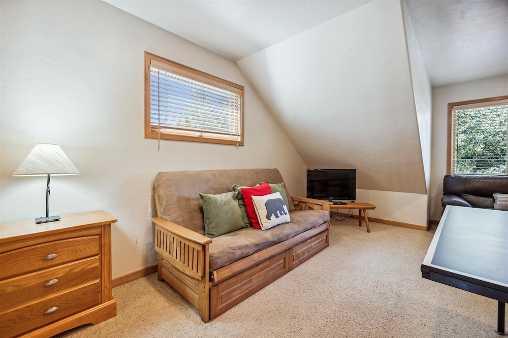Legend Lake Lookout 4 Bedroom Home