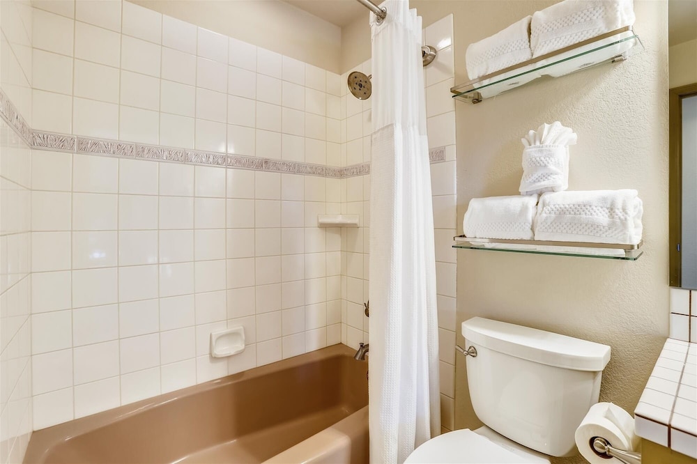 Charter Ridge 10 4 Bedroom Townhouse by RedAwning