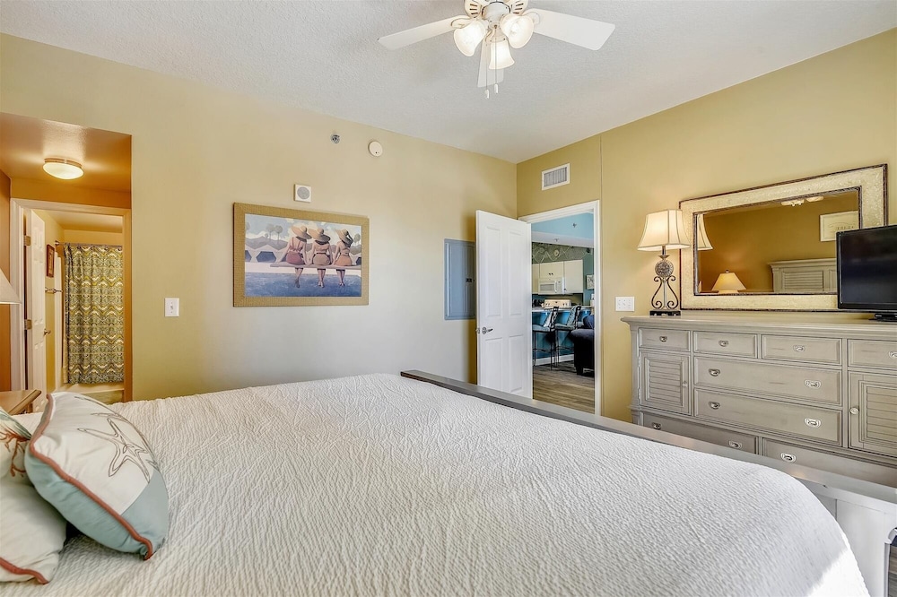 Shores Of Panama 314 - 1 Bd+bunks, Sleeps 6. Same Level Parking, Free Fun! 1 Bedroom Condo by RedAwning view 2