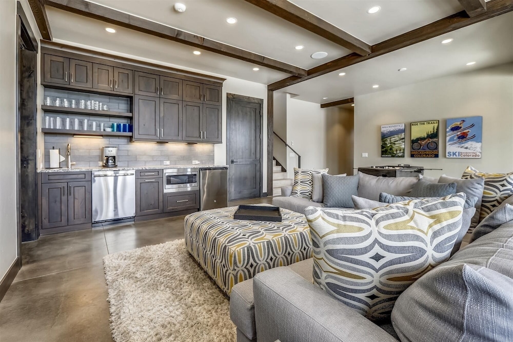 Barton Creek Vista 6 Bedroom Home