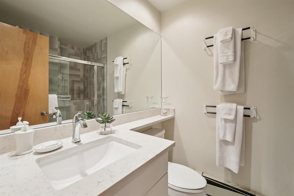 River Glen 107c 2 Bedroom Condo