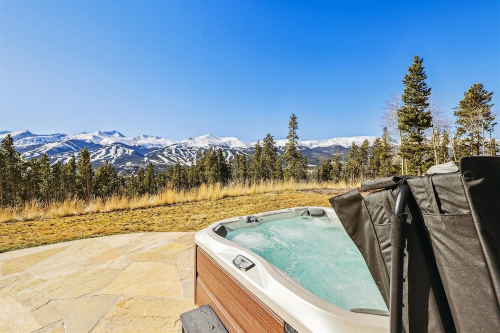 Northwoods 5 Bedroom Home by RedAwning view 3