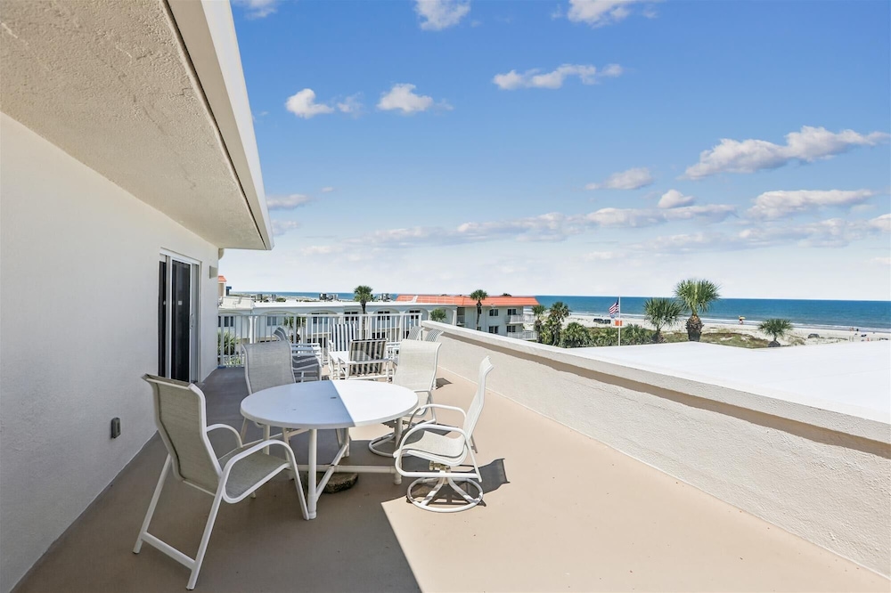 Oceanfront 3BR Condo: Gated, Breathtaking View