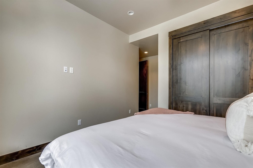 Barton Creek Vista 6 Bedroom Home
