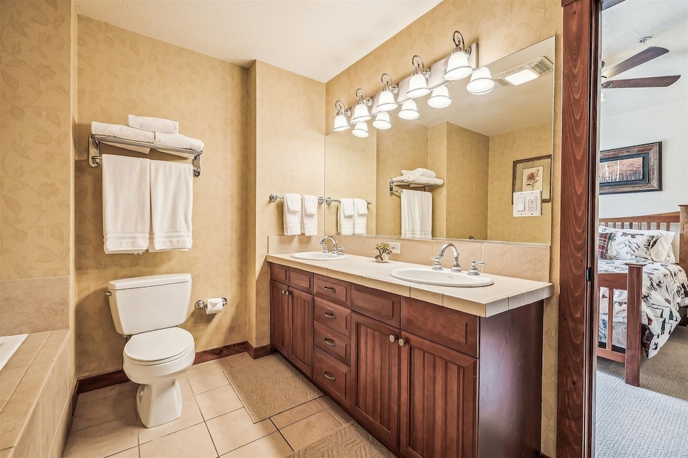 Main Street Station 3305 3 Bedroom Condo