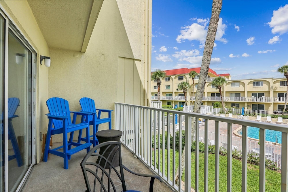 Beachfront Epic Ocean Views Sleeps 6 New Rental