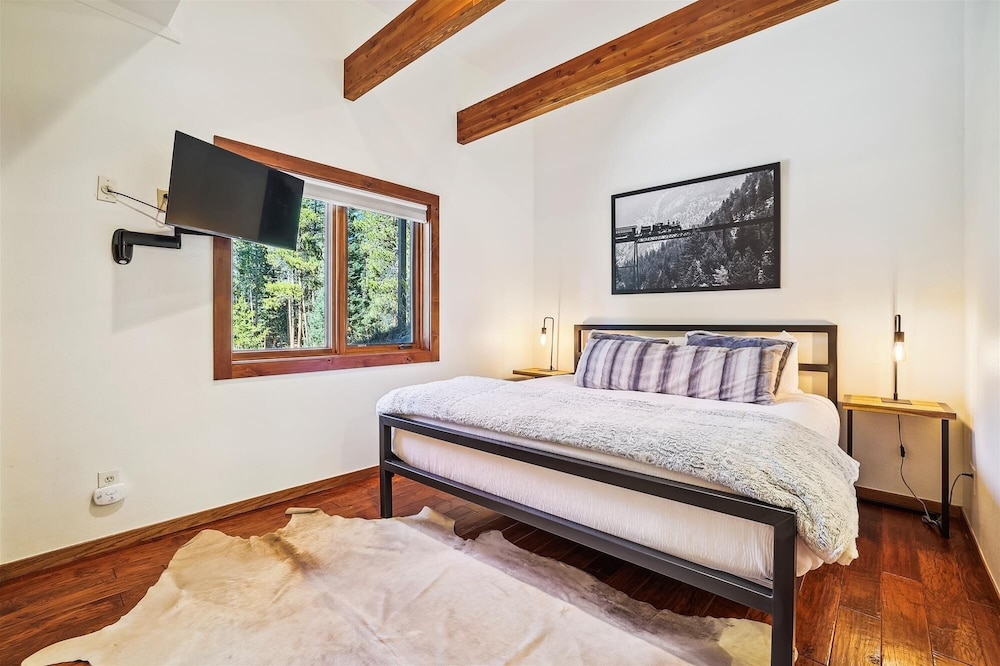 Summit Solitude Estate 3 Bedroom Home