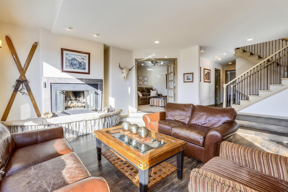 Charter Ridge 10 4 Bedroom Townhouse by RedAwning