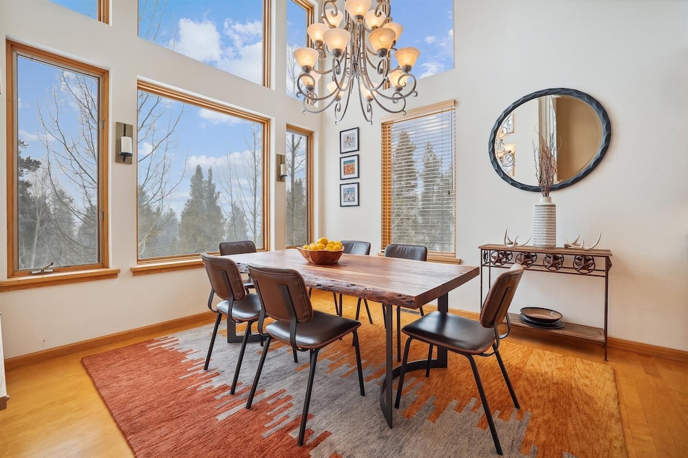 Timber Heights Lodge 3 Bedroom Home by RedAwning