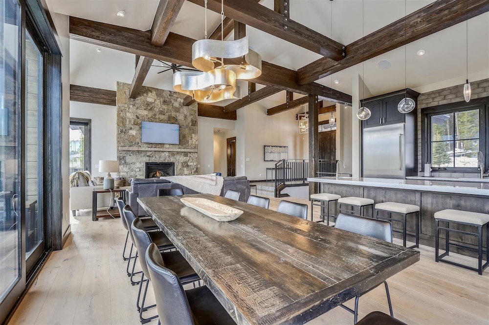 Barton Creek Vista 6 Bedroom Home