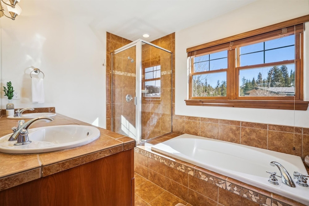 Highland Greens 56 3 Bedroom Townhouse by RedAwning view 2