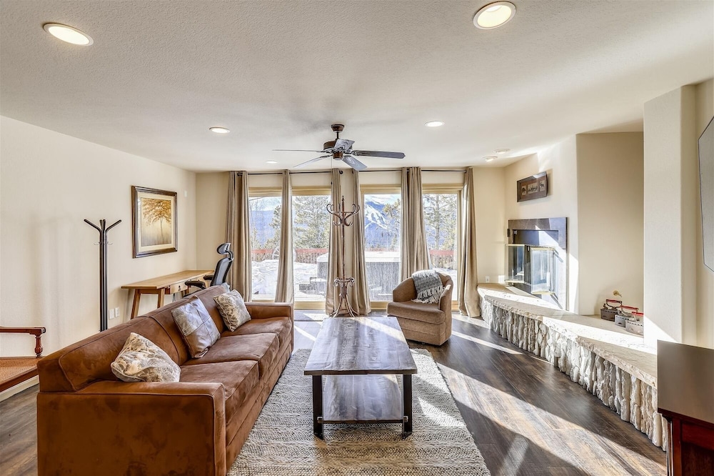 Charter Ridge 10 4 Bedroom Townhouse by RedAwning