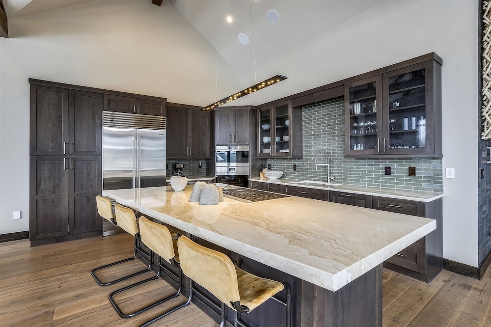 Falcon Haus 4 Bedroom Townhouse by RedAwning