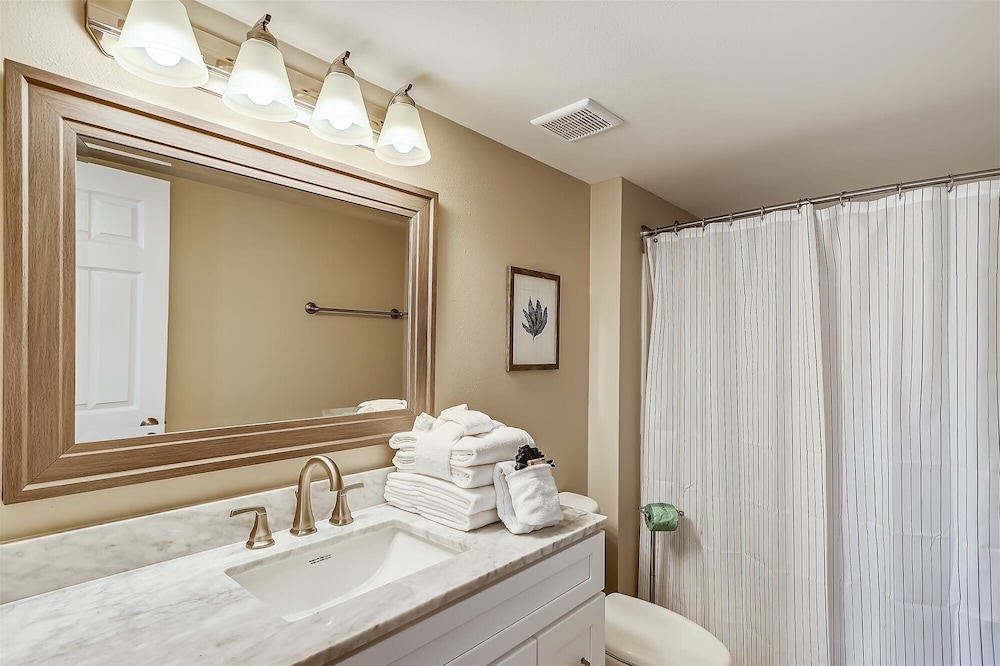 Seacrest 201A is a Studio w/Kitchenette on the Gulf by RedAwning view 5