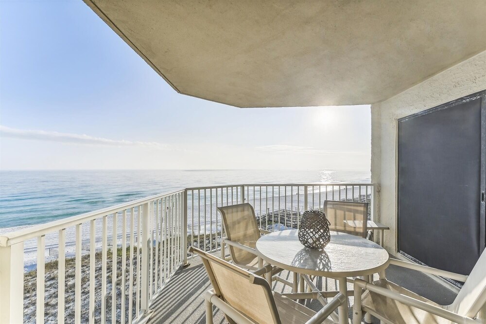 Inlet Reef 403 2 Bedroom Condo by RedAwning