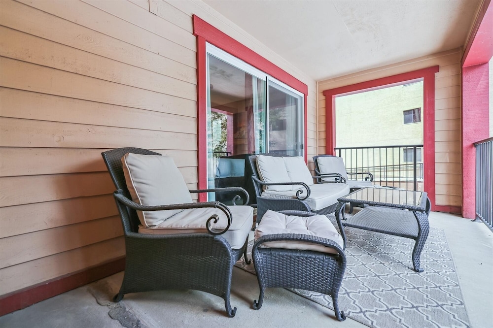 Snodallion 25 - Walk to Slopes/Walk to Town by RedAwning