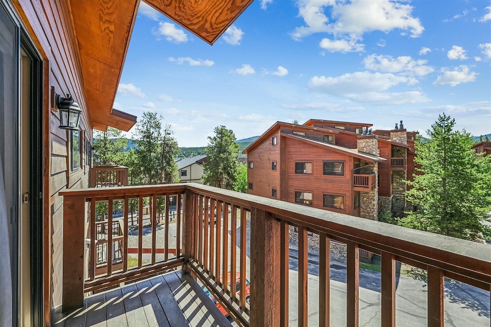 Pine Ridge 11e 2 Bedroom Condo