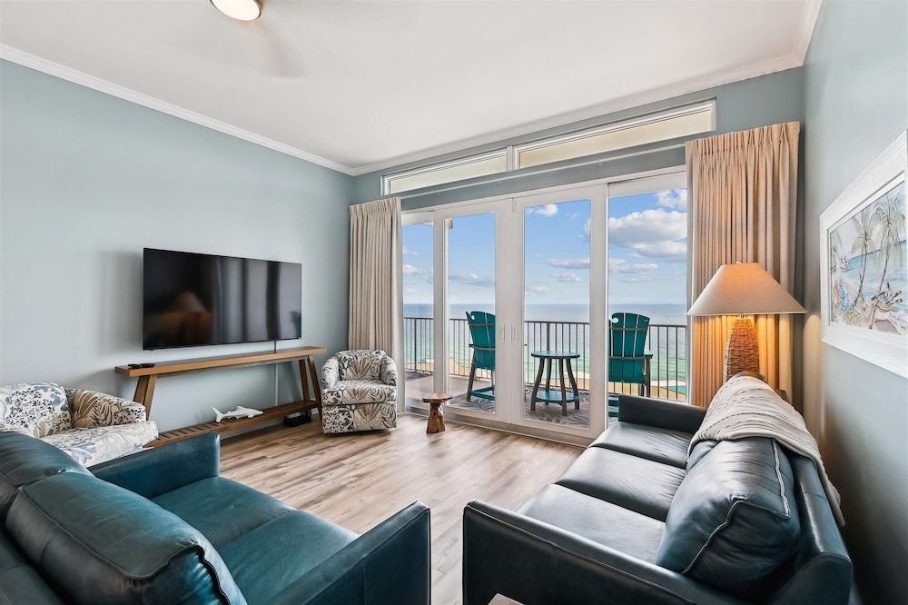 Laketown Wharf 2123 3 Bedroom Condo