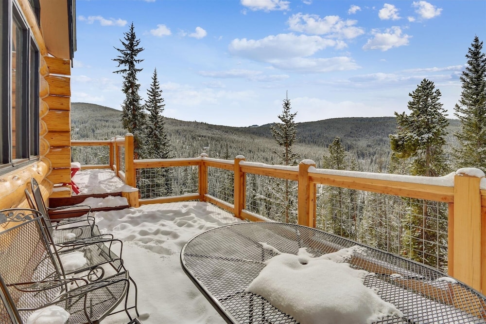 10 Southface 5 Bedroom Home by RedAwning