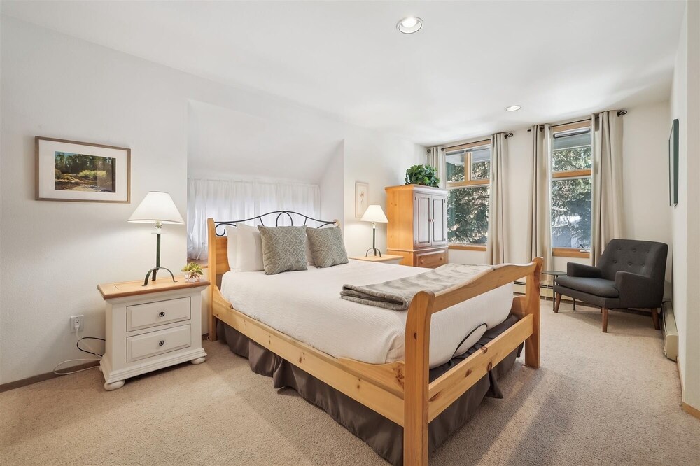 River Glen 107c 2 Bedroom Condo