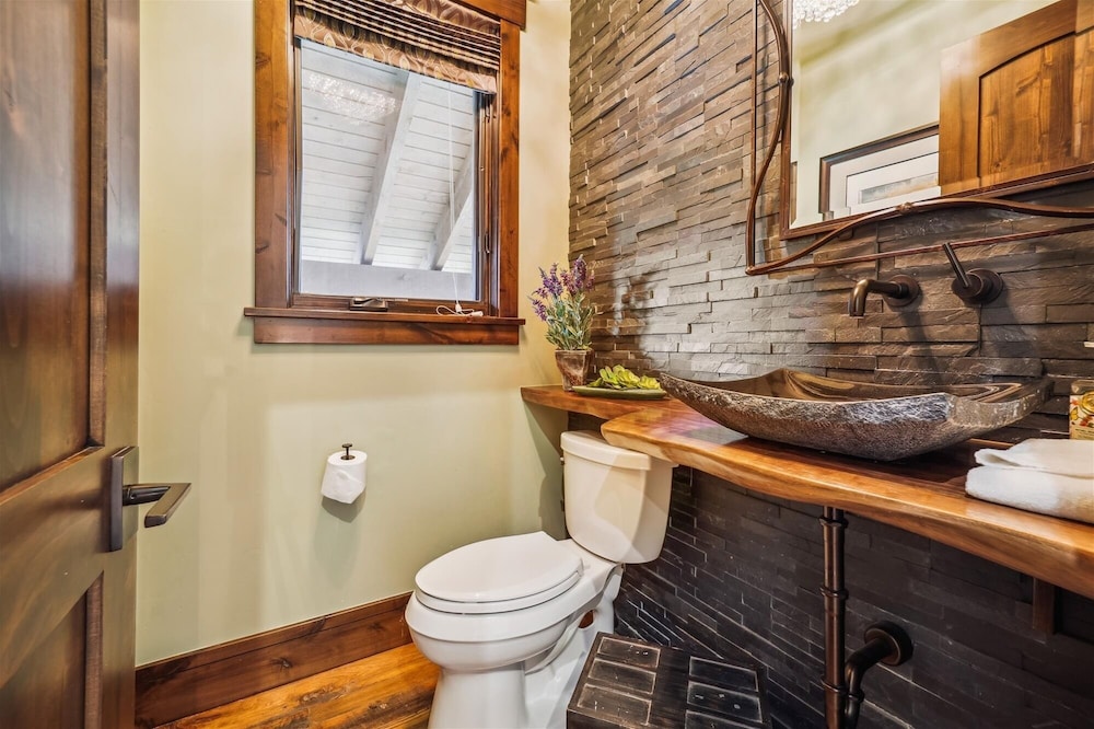 Highwoods At Shock Hill 4 Bedroom Townhouse by RedAwning