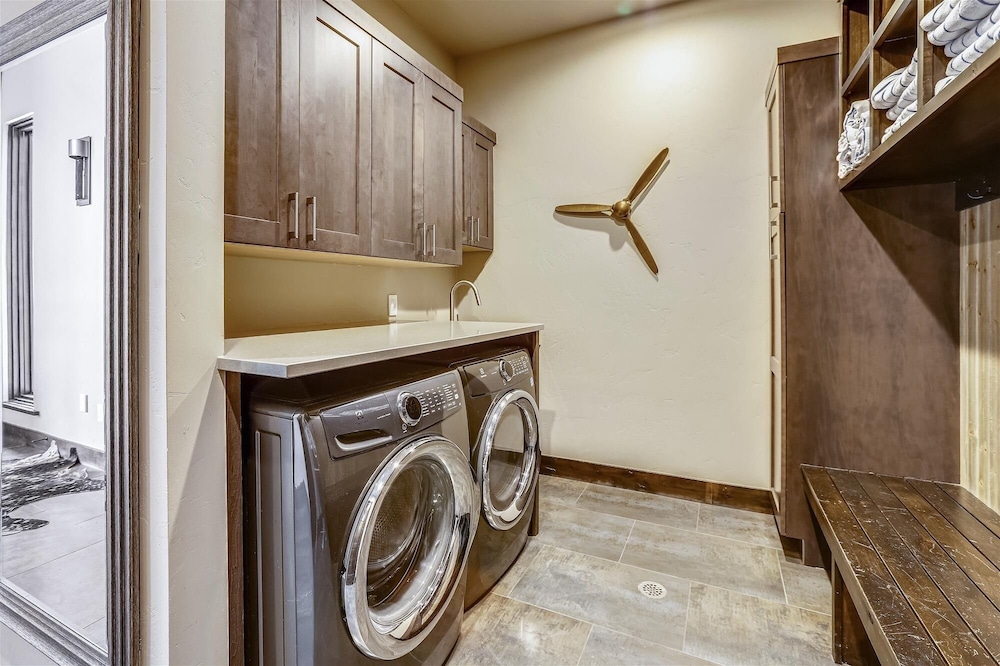 Falcon Haus 4 Bedroom Townhouse by RedAwning
