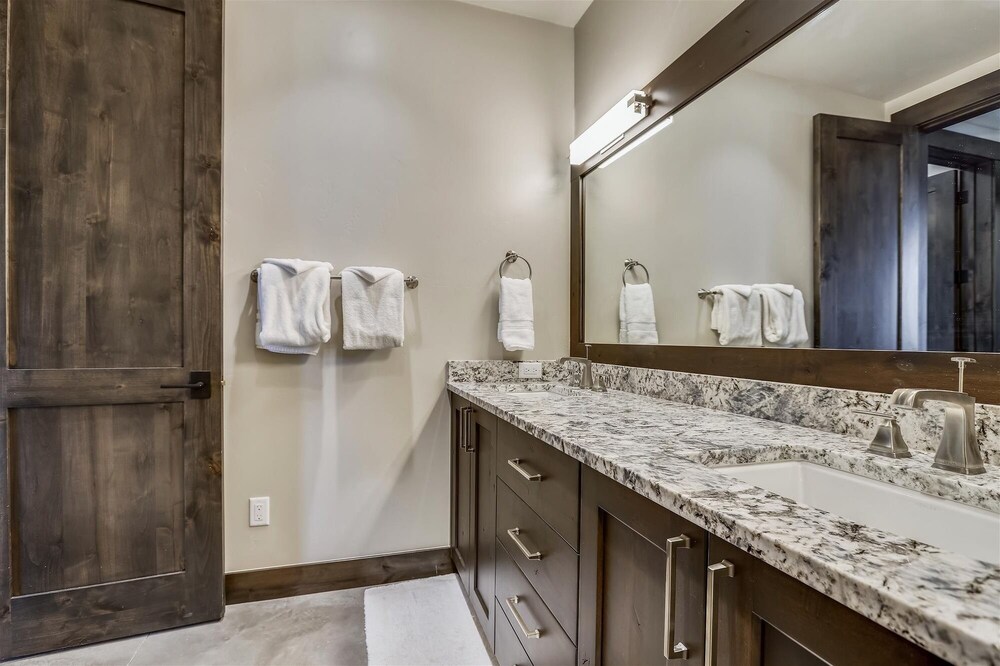 Barton Creek Vista 6 Bedroom Home
