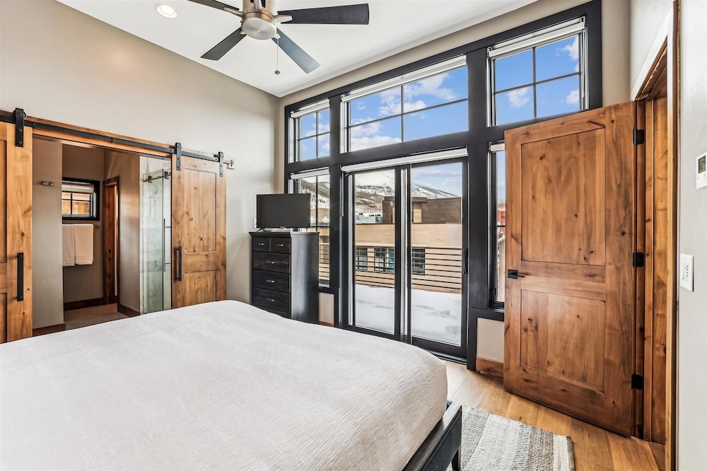 Decked Out Downtown 3 Bedroom Townhouse