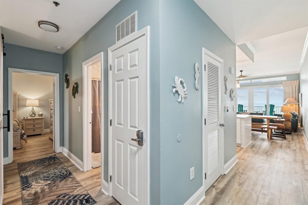 Laketown Wharf 2123 3 Bedroom Condo