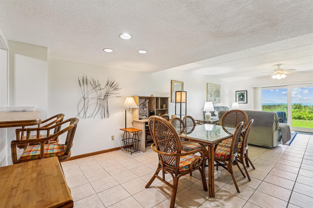 Oceanfront Luxury: 2BR Condo + Pool in St.aug