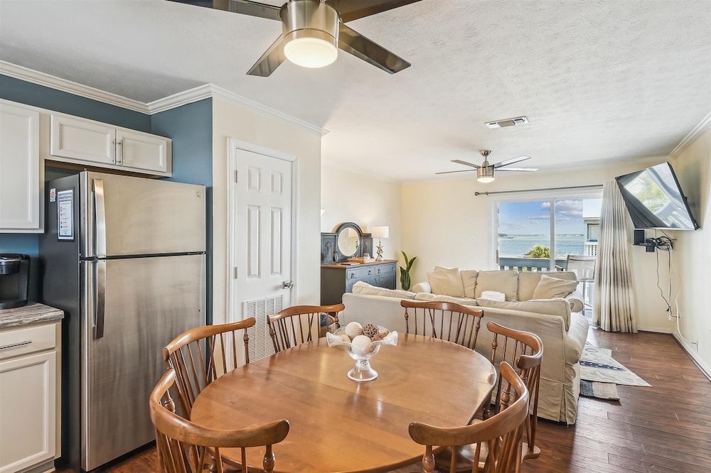 Hermitage 309 2 Bedroom Condo by RedAwning view 5