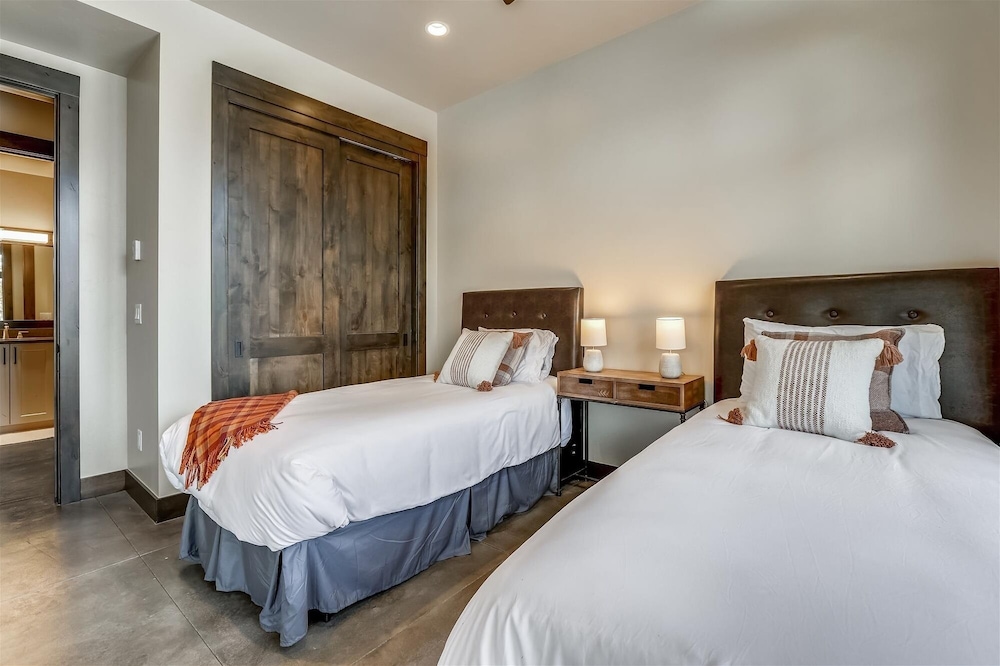 Barton Creek Vista 6 Bedroom Home