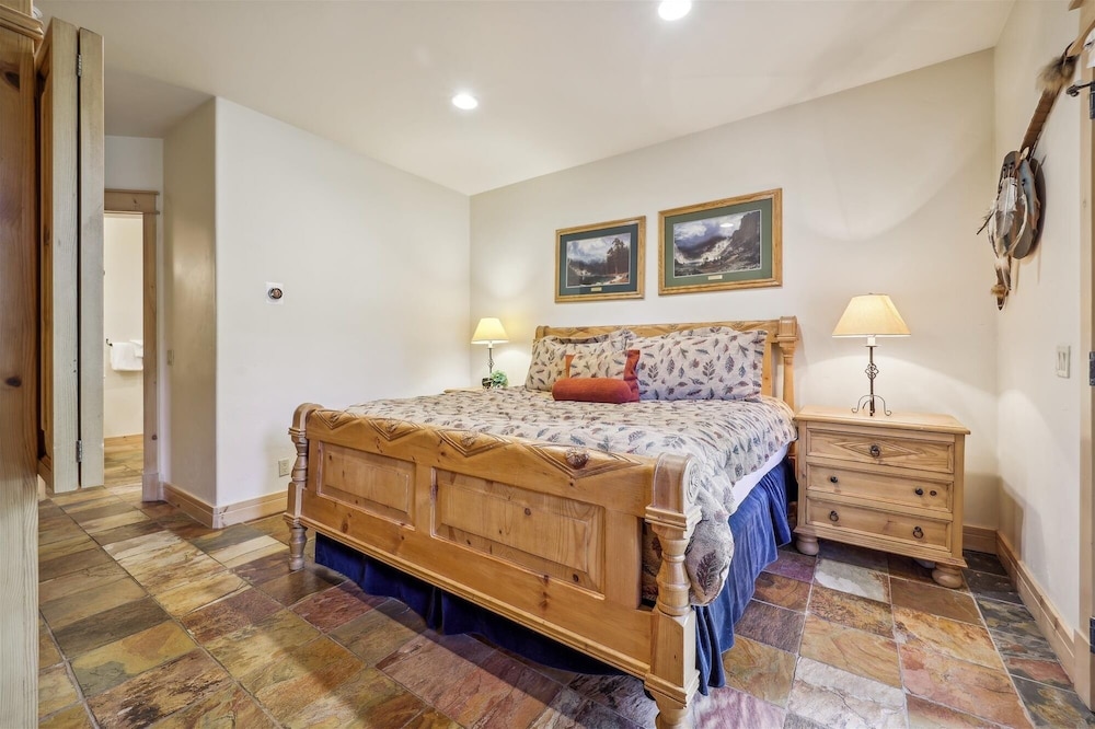 Cucumber Patch 44 4 Bedroom Townhouse by RedAwning