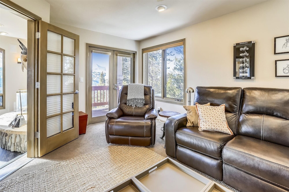 Charter Ridge 10 4 Bedroom Townhouse by RedAwning
