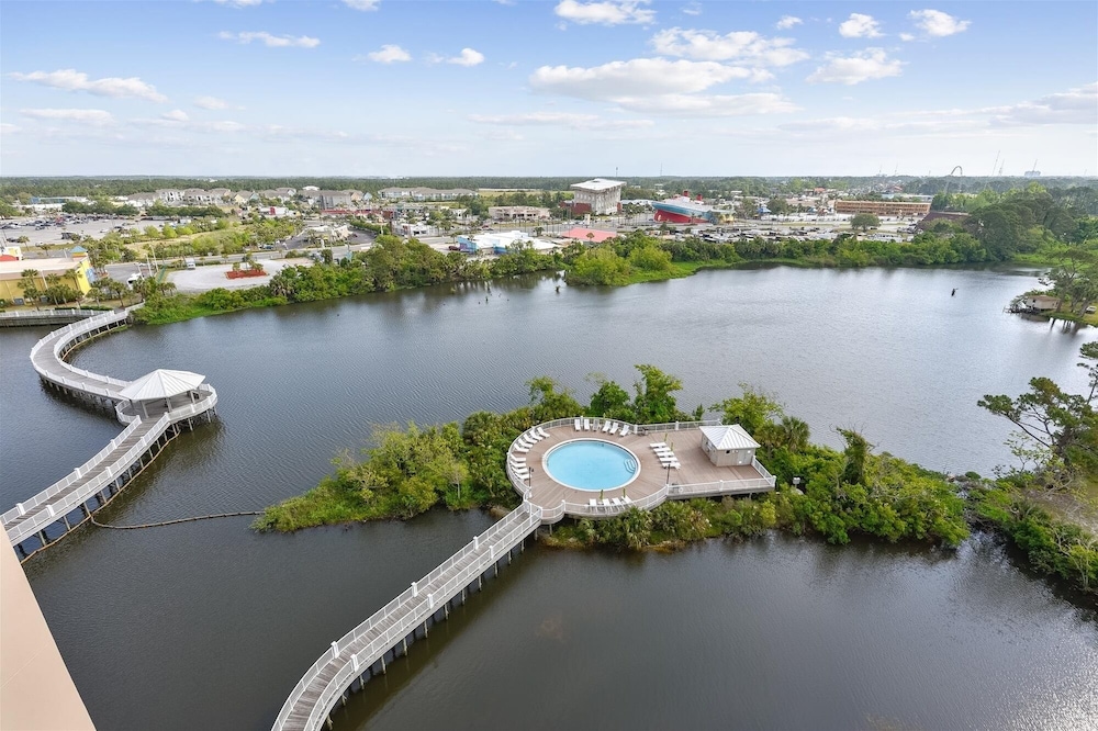 Laketown Wharf 338 3 Bedroom Condo