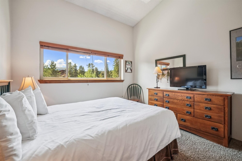 Pine Ridge 11e 2 Bedroom Condo