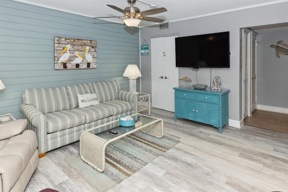 Shoreline Towers 3066- Our Relaxation 3 Bedroom Condo by RedAwning