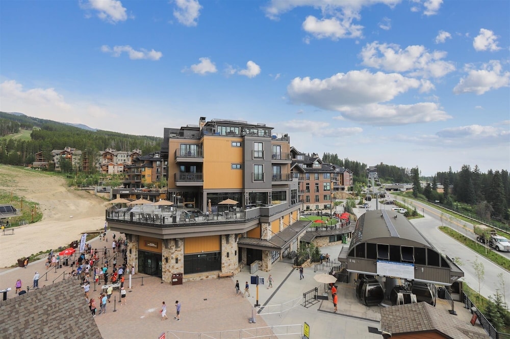 One Ski Hill Place 8424 3 Bedroom Condo by RedAwning