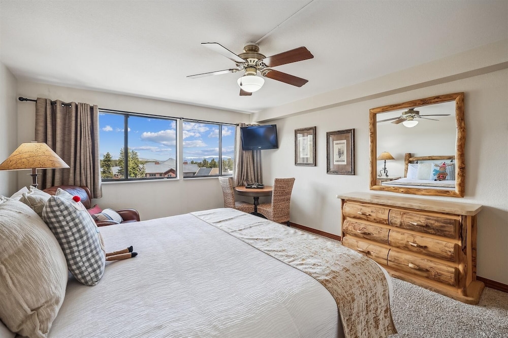 Beaver Run Black Diamond Penthouse by RedAwning