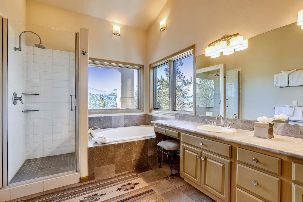 Charter Ridge 10 4 Bedroom Townhouse by RedAwning