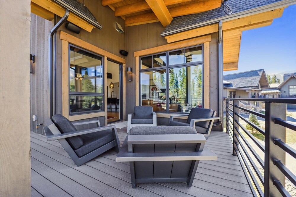 Outside The Bubble 4 Bedroom Home