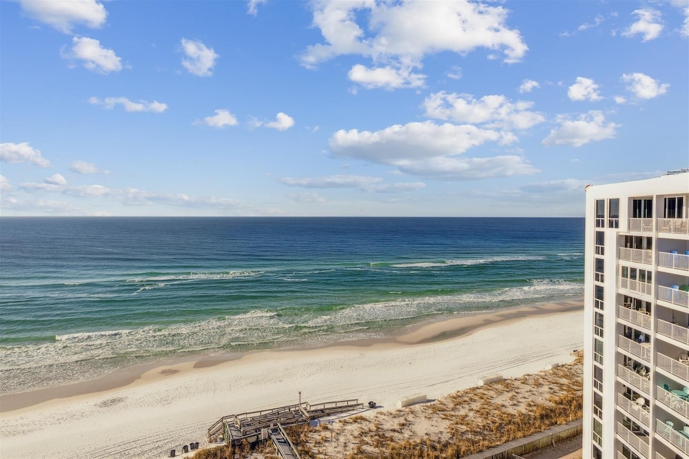 Shoreline Towers 1124 3 Bedroom Condo by RedAwning view 5